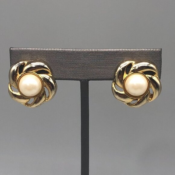 3/$30 Vintage Clip On Earrings Faux Pearl Gold Tone Cabochon Stud Estate 1" - Picture 2 of 9